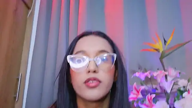 luna valen online show from May 30, 3:47 am