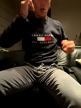 Snapshot of quinten_bel chatting on October 22, 5:56 pm quinten bel online show from October 22, 5:56 pm