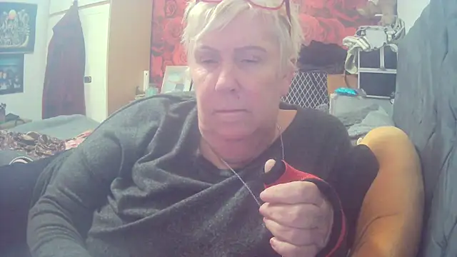 Playful MILF Demi online show from October 20, 12:05 pm