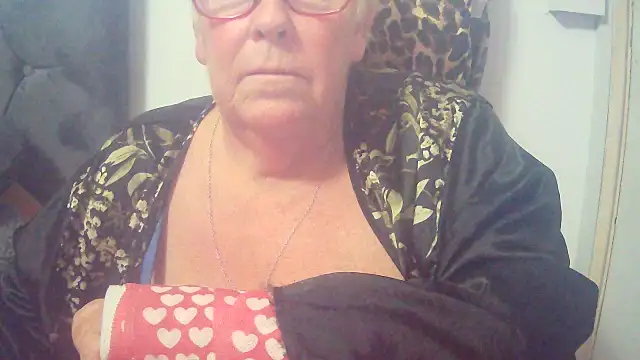 Playful MILF Demi online show from November 6, 10:10 pm