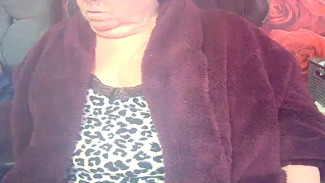 Playful MILF Demi online show from March 1, 7:43 am