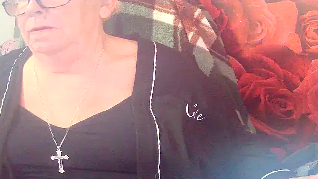 Playful MILF Demi online show from April 20, 9:45 am