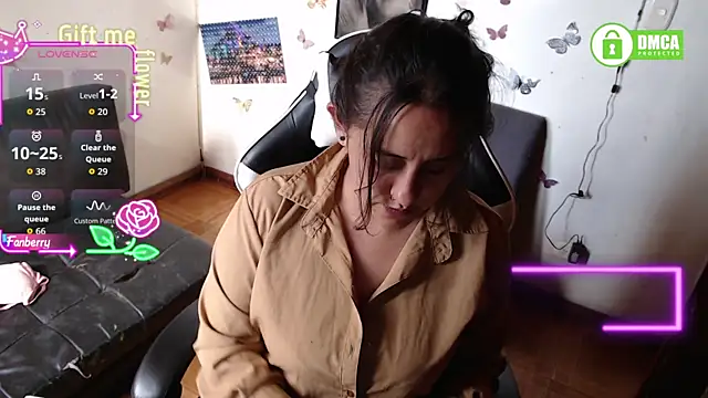 MelRaiise online show from December 3, 2:59 pm