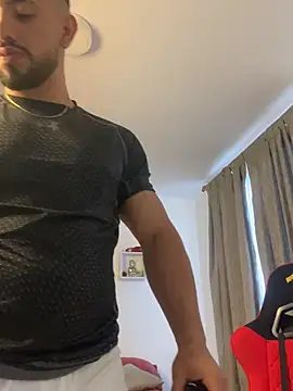 Ezzio Scolaro online show from January 17, 8:01 pm