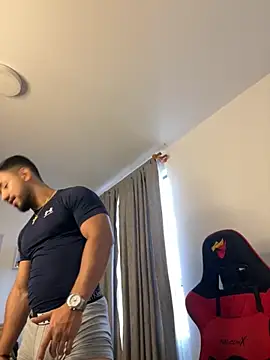 Ezzio Scolaro online show from March 18, 9:18 pm