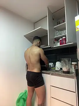 Ezzio Scolaro online show from March 22, 4:16 am