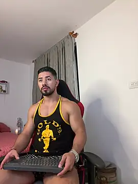 Ezzio Scolaro online show from March 27, 12:05 am