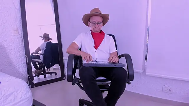  axelking  online show from February 24, 11:30 am