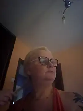 NieMaJazdyBezGwiazdy7883 online show from October 26, 12:11 pm