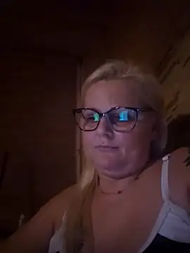 NieMaJazdyBezGwiazdy7883 online show from November 1, 7:38 pm