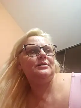 NieMaJazdyBezGwiazdy7883 online show from December 2, 6:25 pm