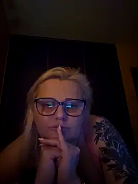 NieMaJazdyBezGwiazdy7883 online show from December 15, 10:03 pm