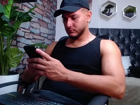 jasonshaw25 online show from December 19, 8:05 pm