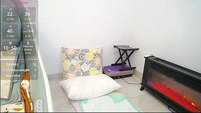 selinajuan online show from December 4, 1:59 am