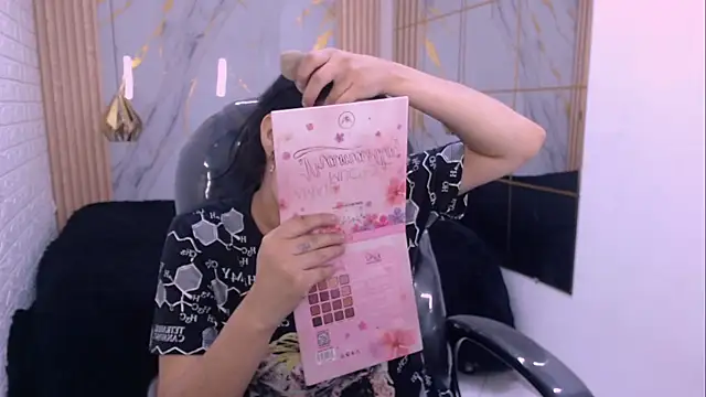 Snapshot of neiti_milk chatting on December 4, 2:32 am neiti milk online show from December 4, 2:32 am