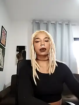 Snapshot of Helenoir chatting on April 10, 10:53 am Helenoir online show from April 10, 10:53 am