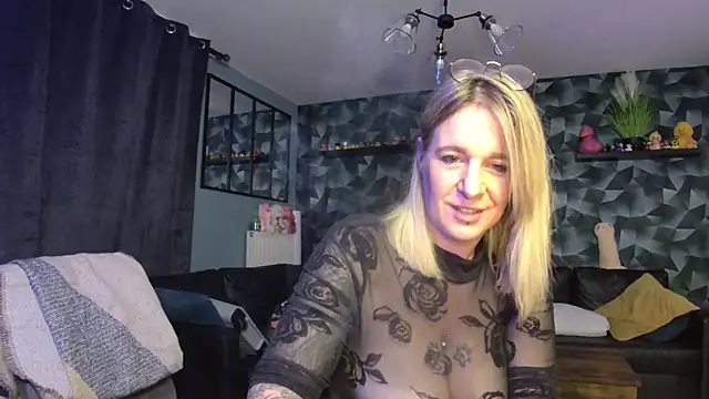 Delichieuse5 online show from October 7, 7:44 pm