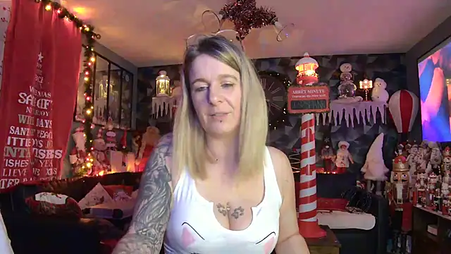 Delichieuse5 online show from December 18, 8:48 pm