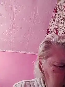 Snapshot of LusiyaGold5 chatting on October 26, 7:31 pm LusiyaGold5 online show from October 26, 7:31 pm