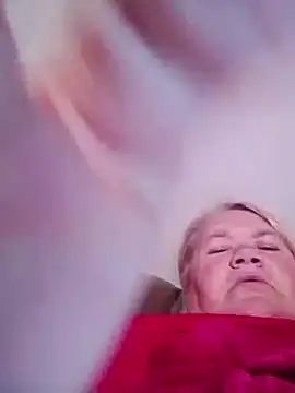 Snapshot of LusiyaGold5 chatting on November 7, 8:31 pm LusiyaGold5 online show from November 7, 8:31 pm