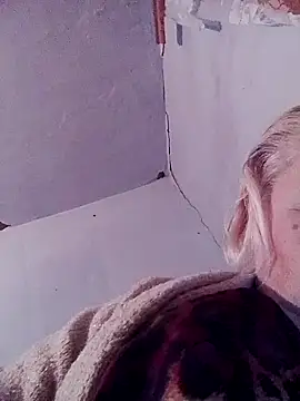 Snapshot of LusiyaGold5 chatting on November 19, 8:31 pm LusiyaGold5 online show from November 19, 8:31 pm