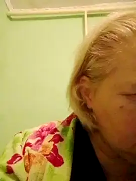 Snapshot of LusiyaGold5 chatting on November 25, 9:04 pm LusiyaGold5 online show from November 25, 9:04 pm