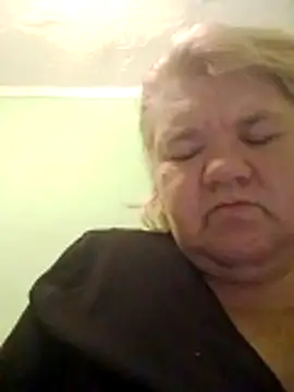 Snapshot of LusiyaGold5 chatting on November 26, 9:49 pm LusiyaGold5 online show from November 26, 9:49 pm