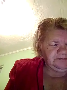 Snapshot of LusiyaGold5 chatting on November 27, 9:39 pm LusiyaGold5 online show from November 27, 9:39 pm