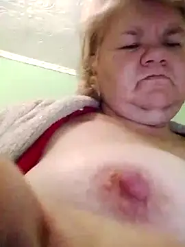 Snapshot of LusiyaGold5 chatting on November 30, 9:52 pm LusiyaGold5 online show from November 30, 9:52 pm