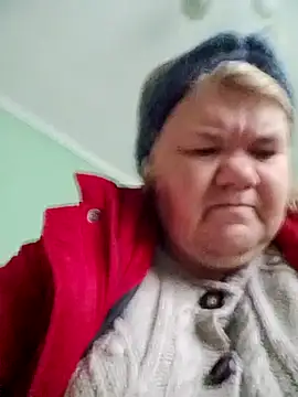 Snapshot of LusiyaGold5 chatting on December 4, 11:19 am LusiyaGold5 online show from December 4, 11:19 am