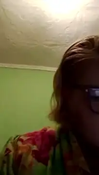 Snapshot of LusiyaGold5 chatting on December 14, 9:19 pm LusiyaGold5 online show from December 14, 9:19 pm