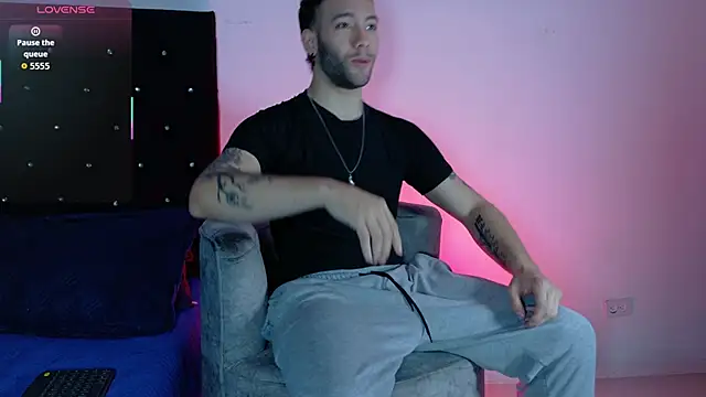 angel kyrozz online show from April 22, 7:04 pm