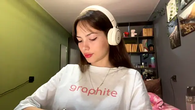 Snapshot of MysticAlisa chatting on October 4, 10:35 am MysticAlisa online show from October 4, 10:35 am