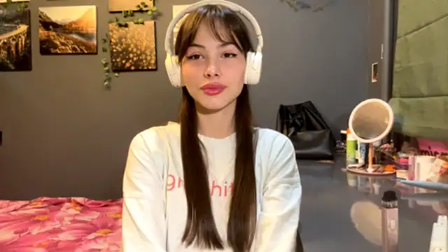 Snapshot of MysticAlisa chatting on October 9, 12:25 pm MysticAlisa online show from October 9, 12:25 pm