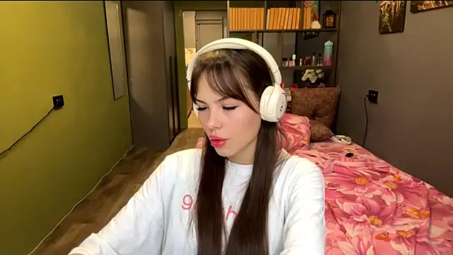 Snapshot of MysticAlisa chatting on October 10, 9:30 am MysticAlisa online show from October 10, 9:30 am