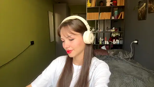 Snapshot of MysticAlisa chatting on October 15, 7:19 am MysticAlisa online show from October 15, 7:19 am