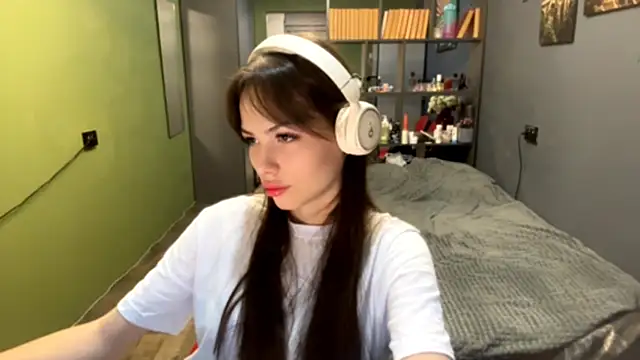 Snapshot of MysticAlisa chatting on October 16, 10:05 am MysticAlisa online show from October 16, 10:05 am