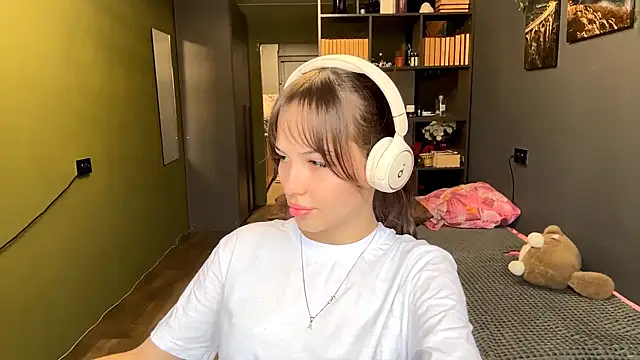 Snapshot of MysticAlisa chatting on December 5, 6:33 am MysticAlisa online show from December 5, 6:33 am