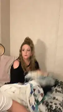 Snapshot of amandatheblondewife chatting on July 7, 4:59 am amandatheblondewife online show from July 7, 4:59 am