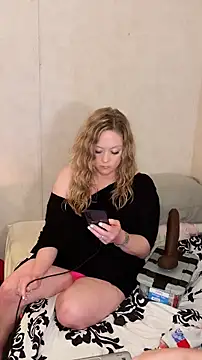 Snapshot of amandatheblondewife chatting on July 17, 9:16 am amandatheblondewife online show from July 17, 9:16 am