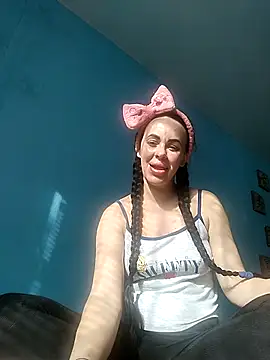 Snapshot of Stefaniyaxq chatting on October 31, 9:43 am Stefaniyaxq online show from October 31, 9:43 am