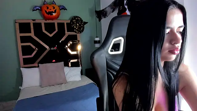 Snapshot of Ariadna_Santos chatting on October 13, 11:43 am Ariadna Santos online show from October 13, 11:43 am