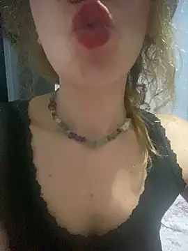 Snapshot of melisss2 chatting on October 17, 9:17 pm melisss2 online show from October 17, 9:17 pm