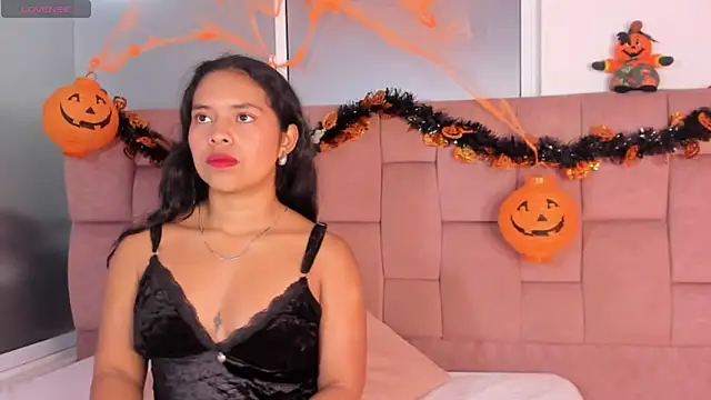 Snapshot of Amayavaldes chatting on October 9, 1:36 am Amayavaldes online show from October 9, 1:36 am