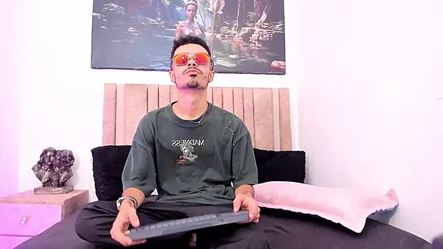 Timothe Evans online show from October 23, 8:07 pm