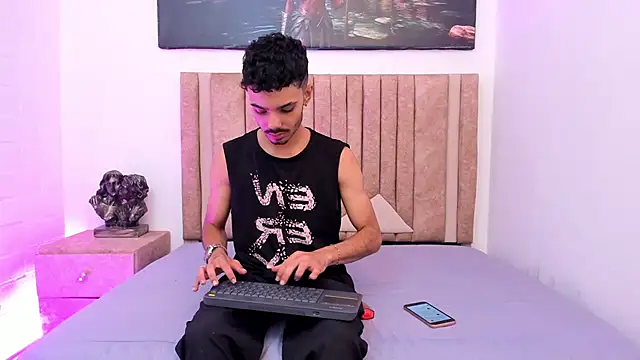 Timothe Evans online show from October 25, 8:47 pm