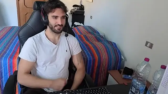 Al3xox02 online show from April 17, 11:35 am