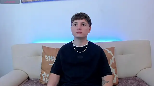 Snapshot of Leoo_Miller chatting on November 1, 8:00 pm Leoo Miller online show from November 1, 8:00 pm