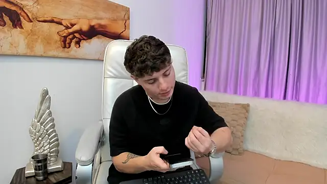 Snapshot of Leoo_Miller chatting on November 5, 4:23 am Leoo Miller online show from November 5, 4:23 am