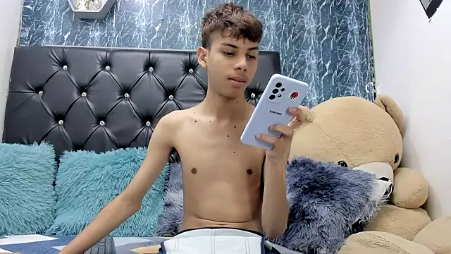 sexyboys cutex18 online show from November 24, 8:19 pm